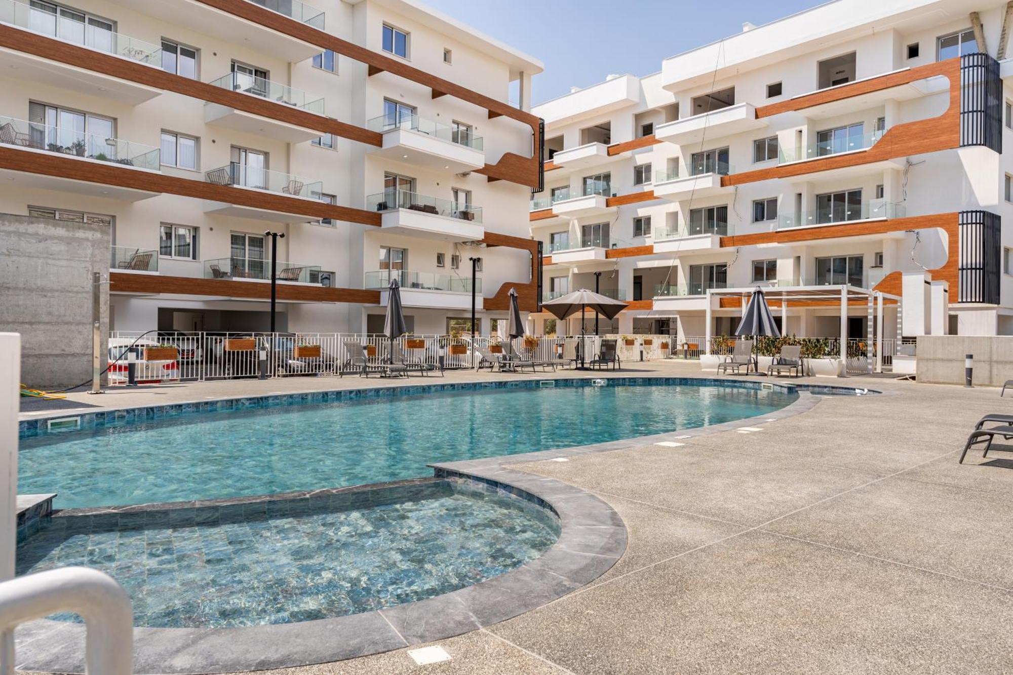 Yamas Urban Living Zakaki Pool Penthouses & Apartments Λεμεσός Εξωτερικό φωτογραφία