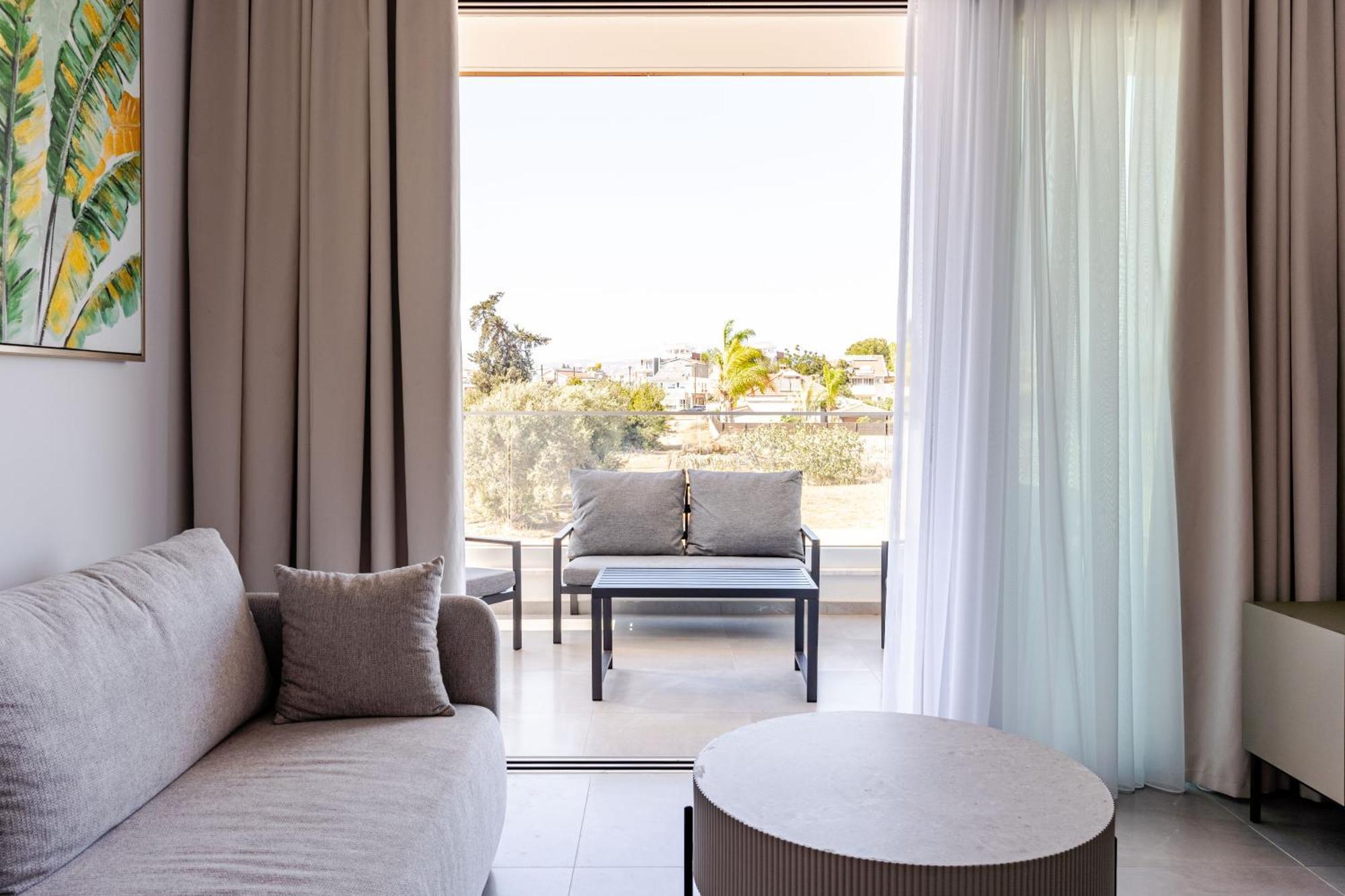 Yamas Urban Living Zakaki Pool Penthouses & Apartments Λεμεσός Εξωτερικό φωτογραφία