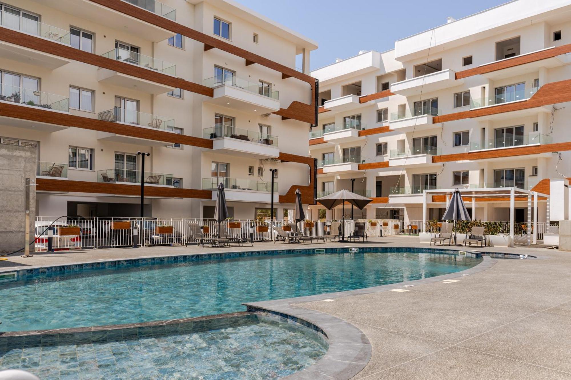 Yamas Urban Living Zakaki Pool Penthouses & Apartments Λεμεσός Εξωτερικό φωτογραφία